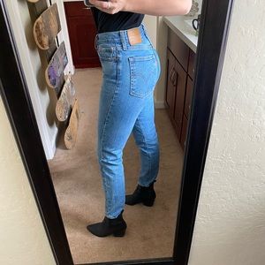 Authentic Levi’s Wedgie Fit High Rise Jeans💛
